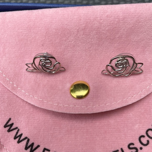 Sterling Silver Floral Earrings with Intricate Design NIB - Picture 7 of 9